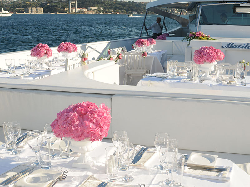 Istanbul Wedding Planning Organizations on Private Yacht